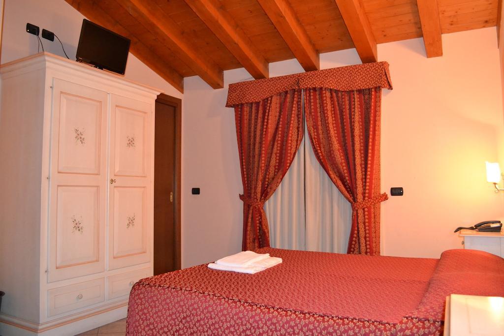 Albergo La Piana Ghedi Pokoj fotografie
